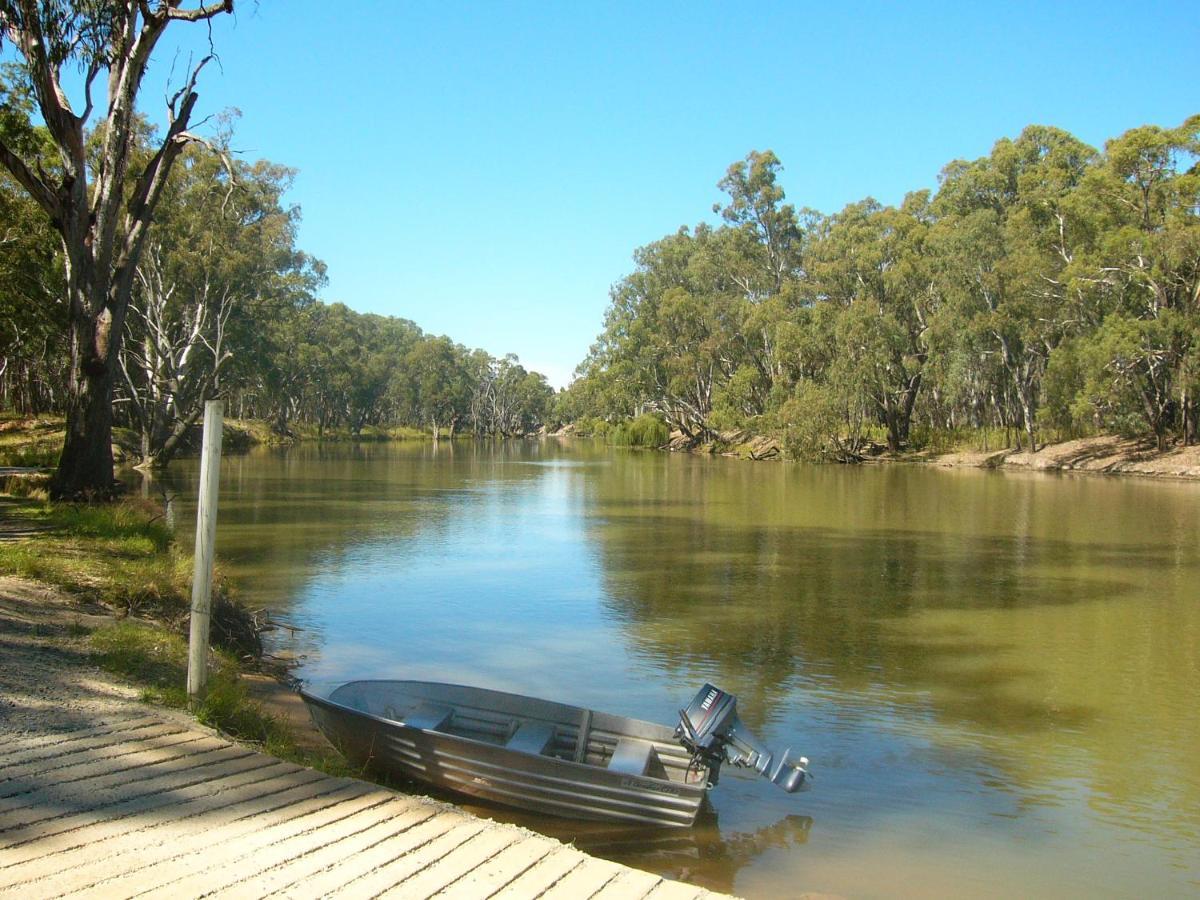 Deniliquin Riverside Caravan Park Buitenkant foto