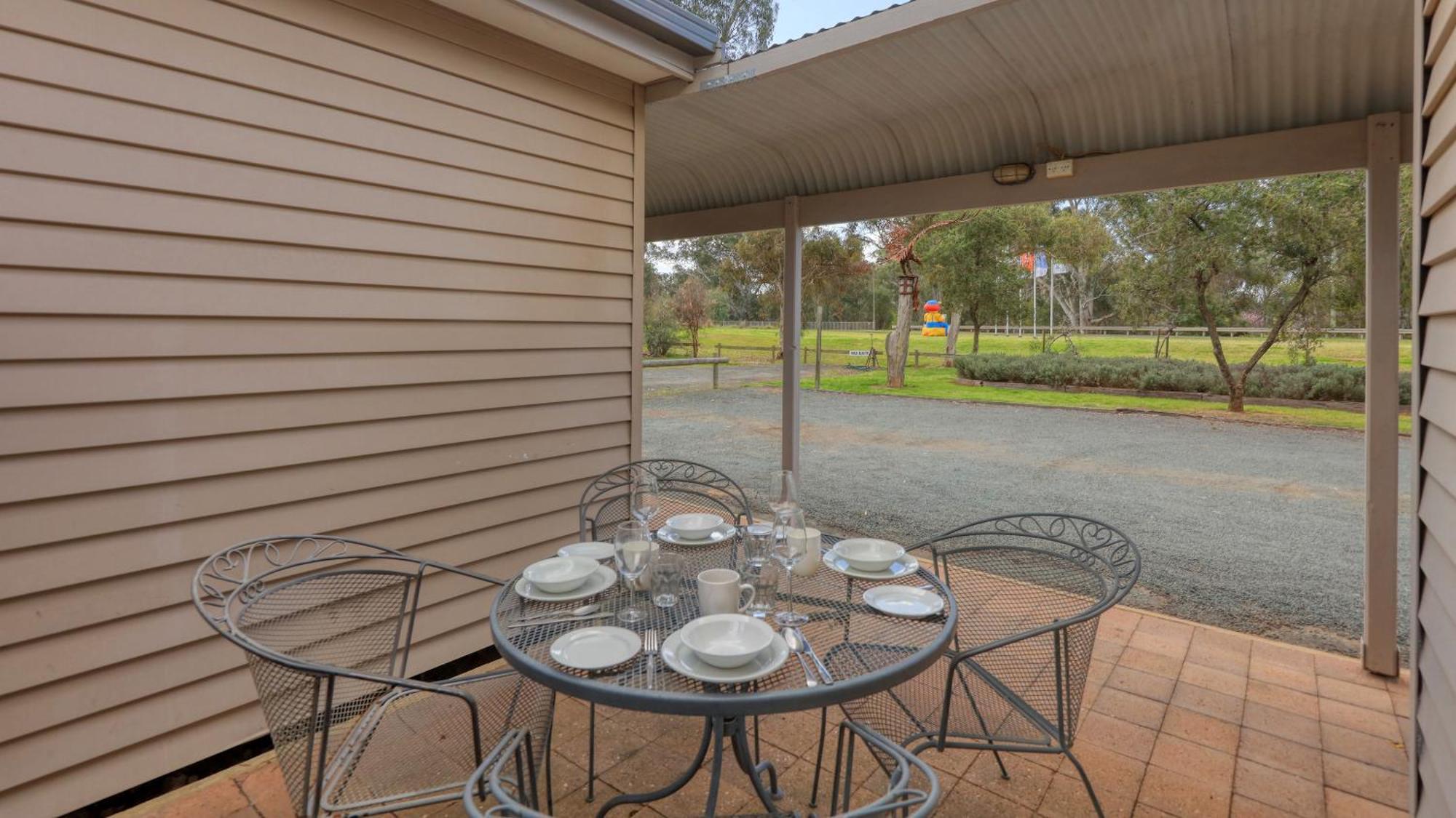 Deniliquin Riverside Caravan Park Buitenkant foto