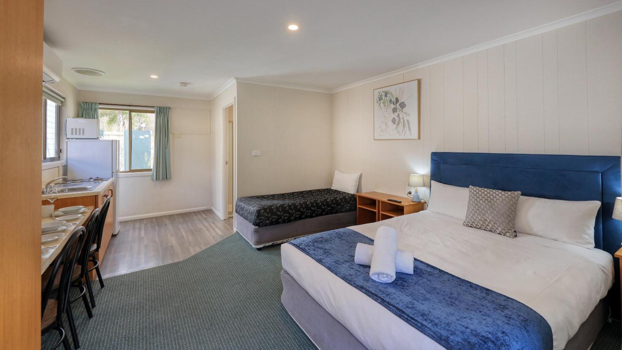 Deniliquin Riverside Caravan Park Buitenkant foto