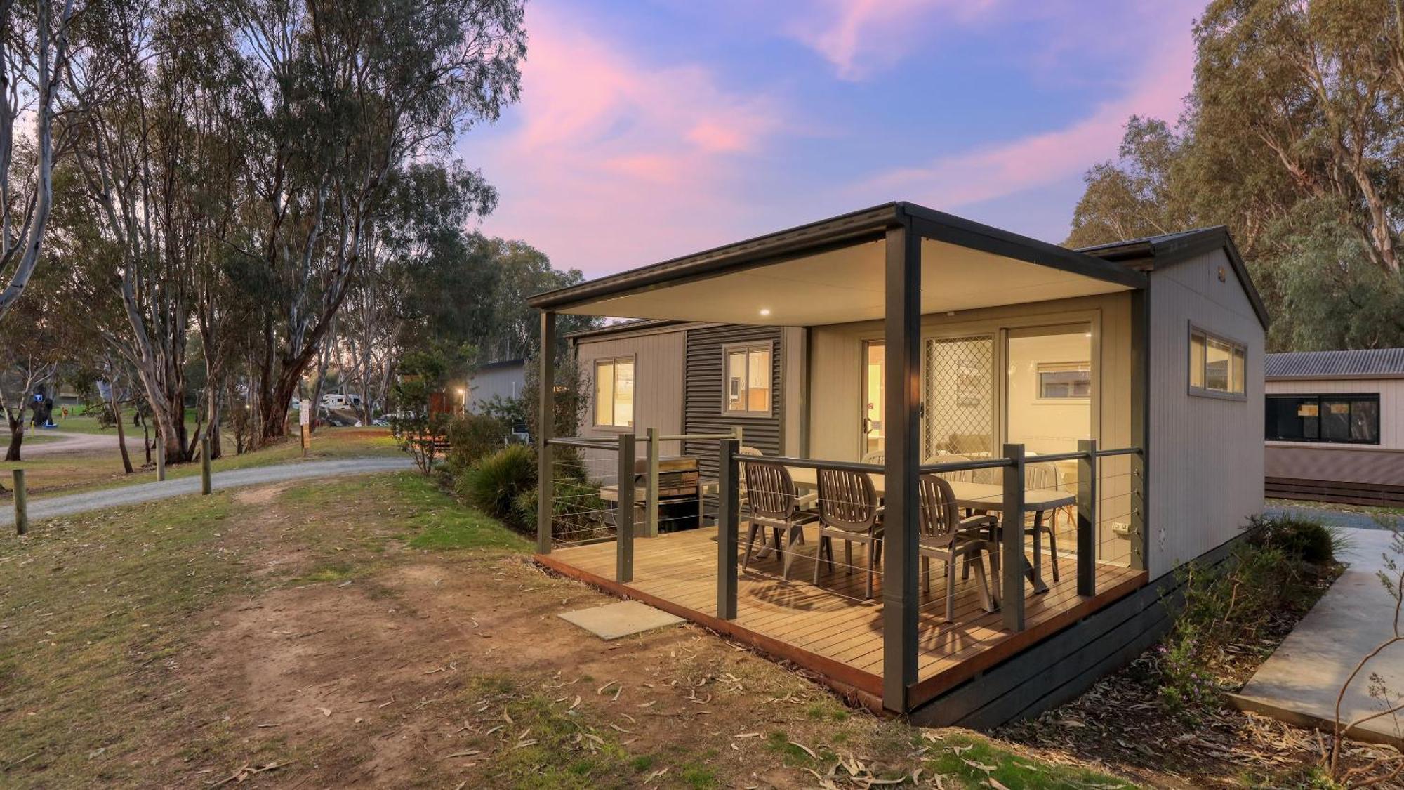Deniliquin Riverside Caravan Park Buitenkant foto