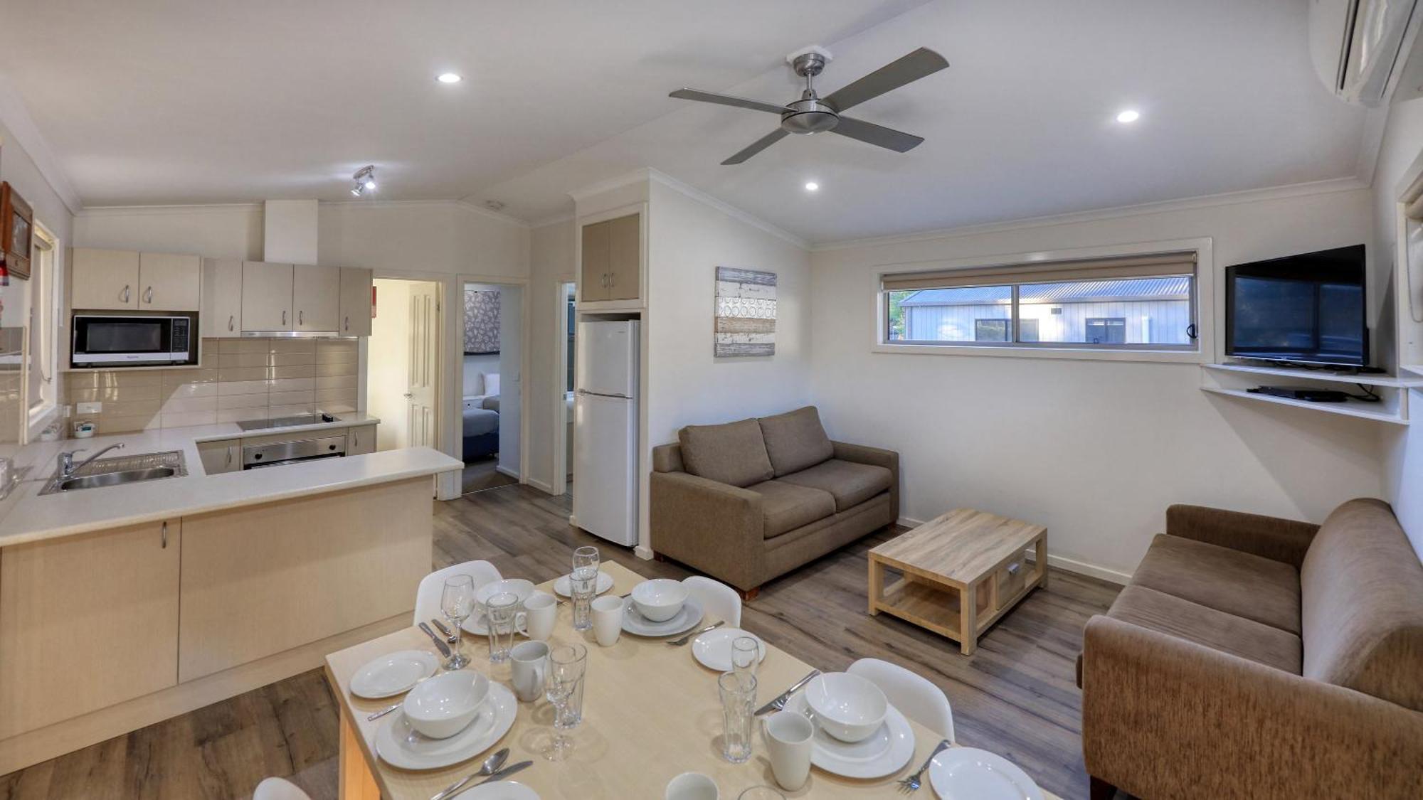 Deniliquin Riverside Caravan Park Buitenkant foto