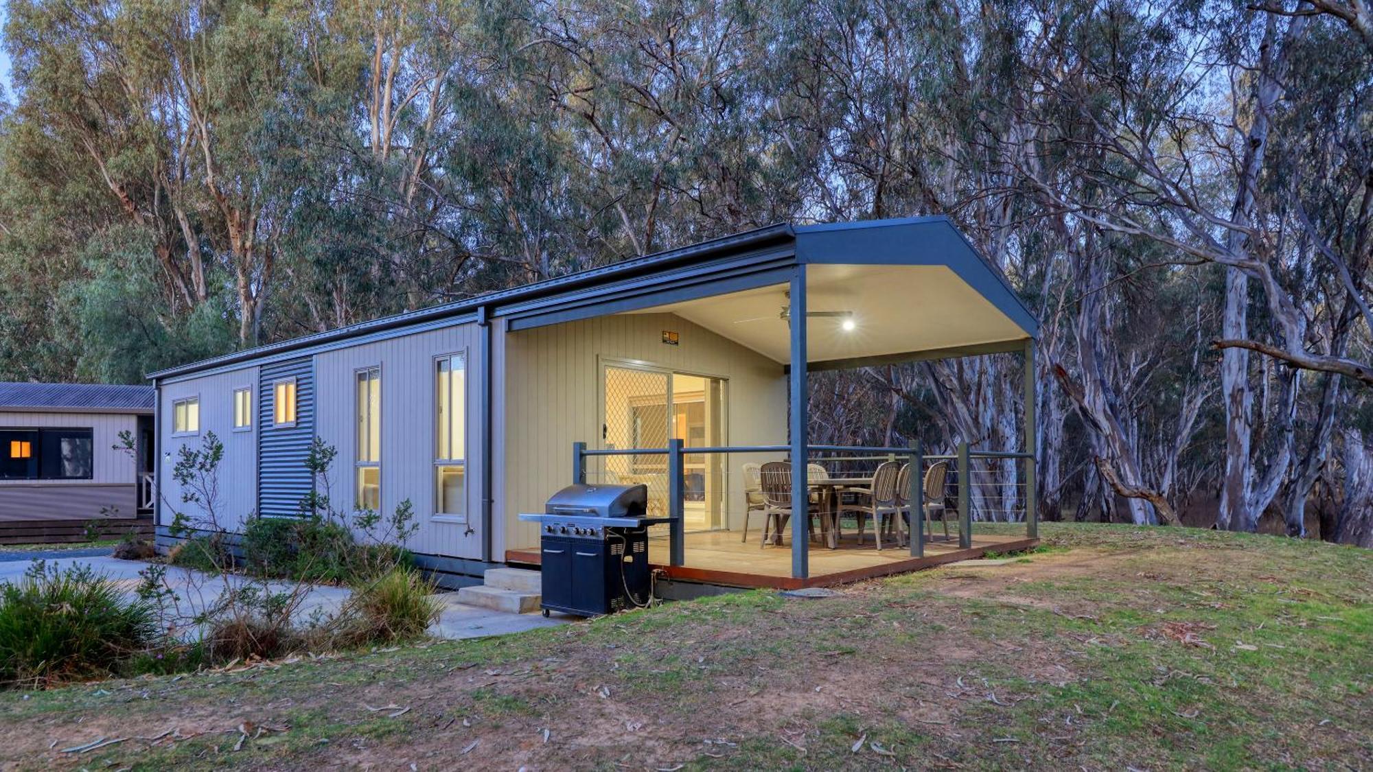Deniliquin Riverside Caravan Park Buitenkant foto