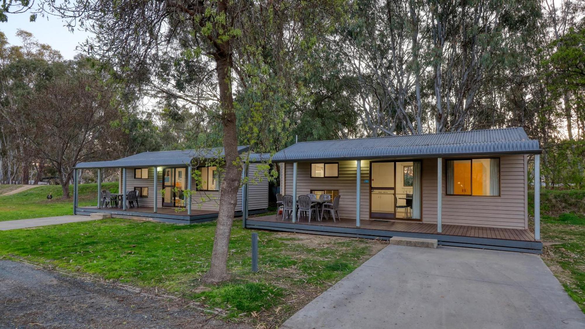 Deniliquin Riverside Caravan Park Buitenkant foto