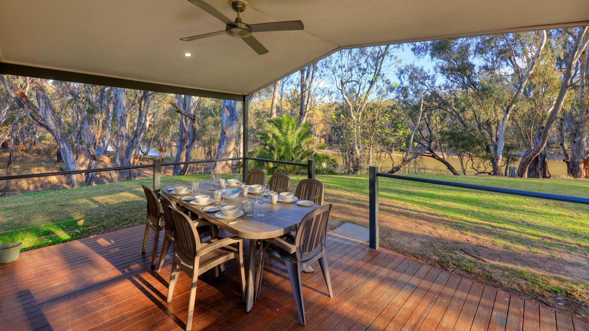 Deniliquin Riverside Caravan Park Buitenkant foto