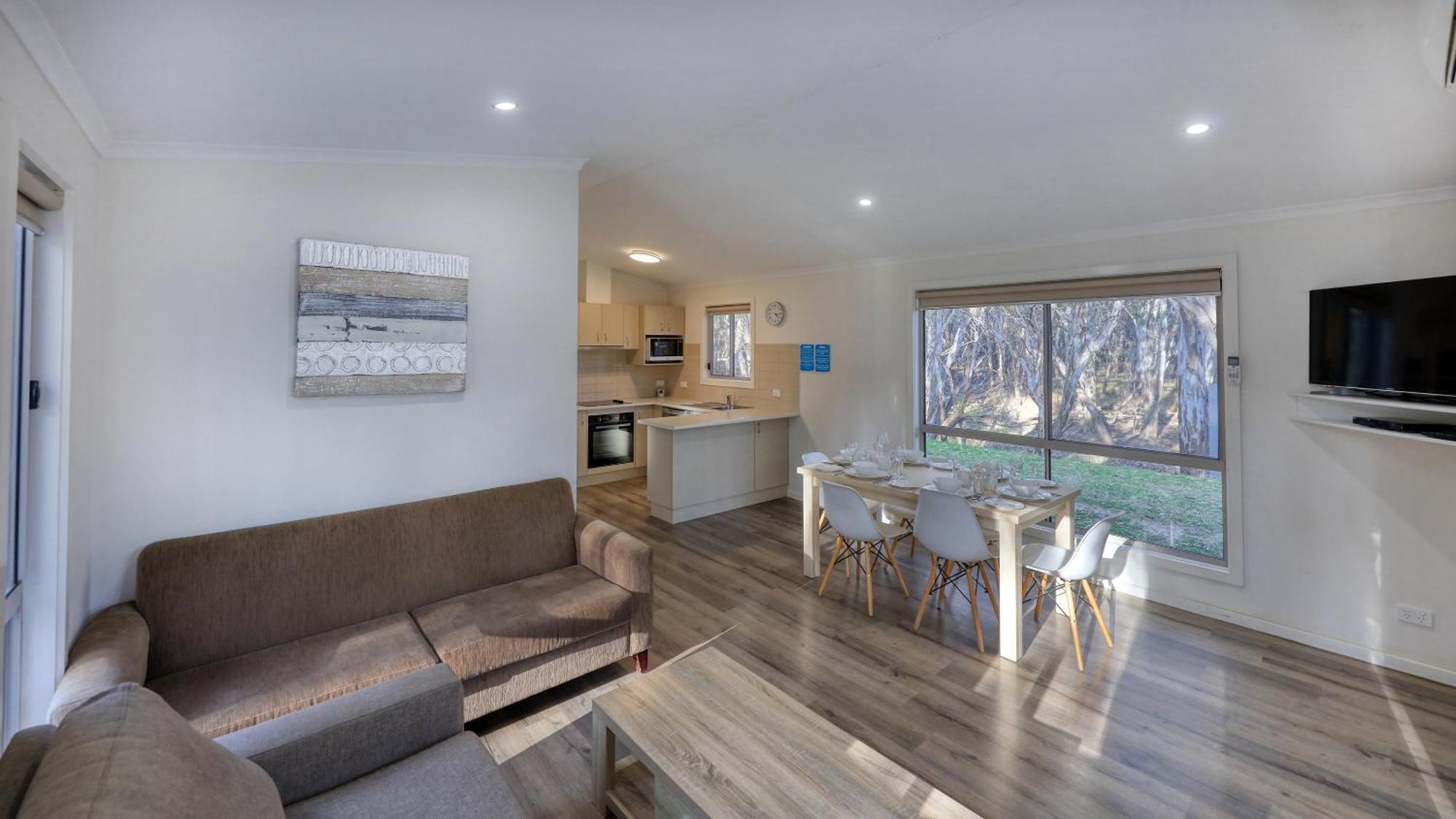 Deniliquin Riverside Caravan Park Buitenkant foto