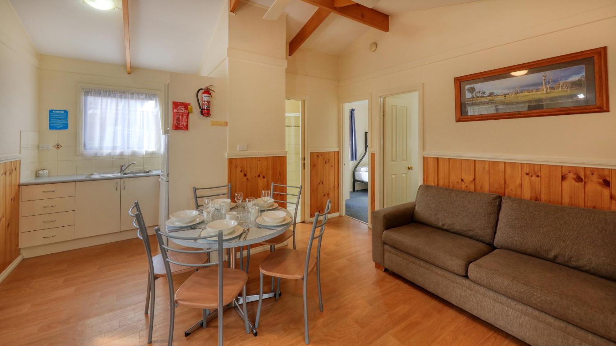 Deniliquin Riverside Caravan Park Buitenkant foto