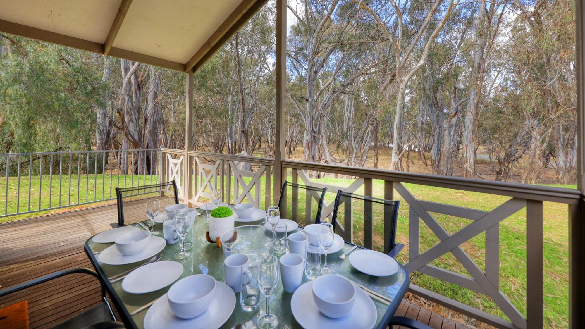Deniliquin Riverside Caravan Park Buitenkant foto