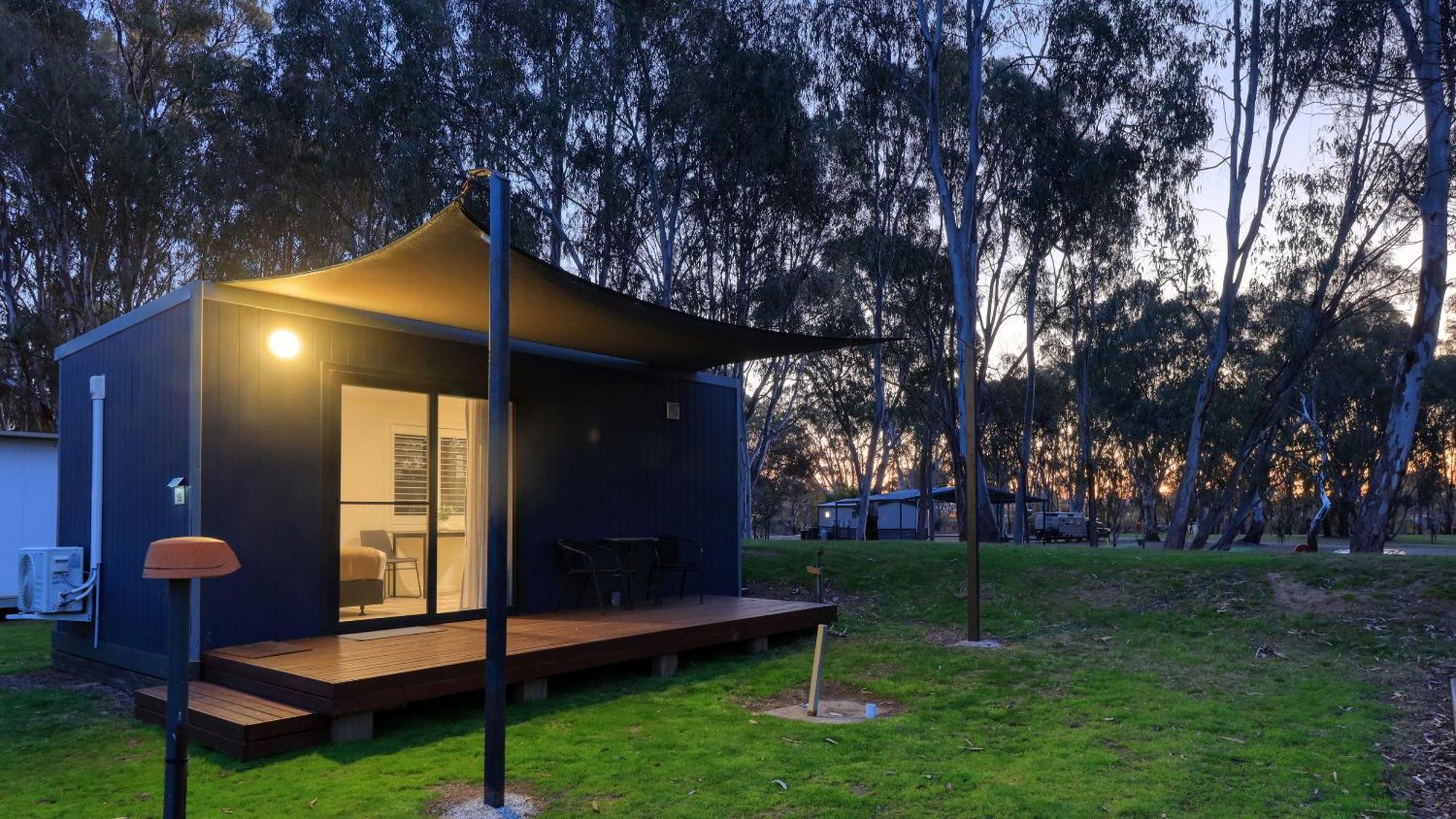 Deniliquin Riverside Caravan Park Buitenkant foto