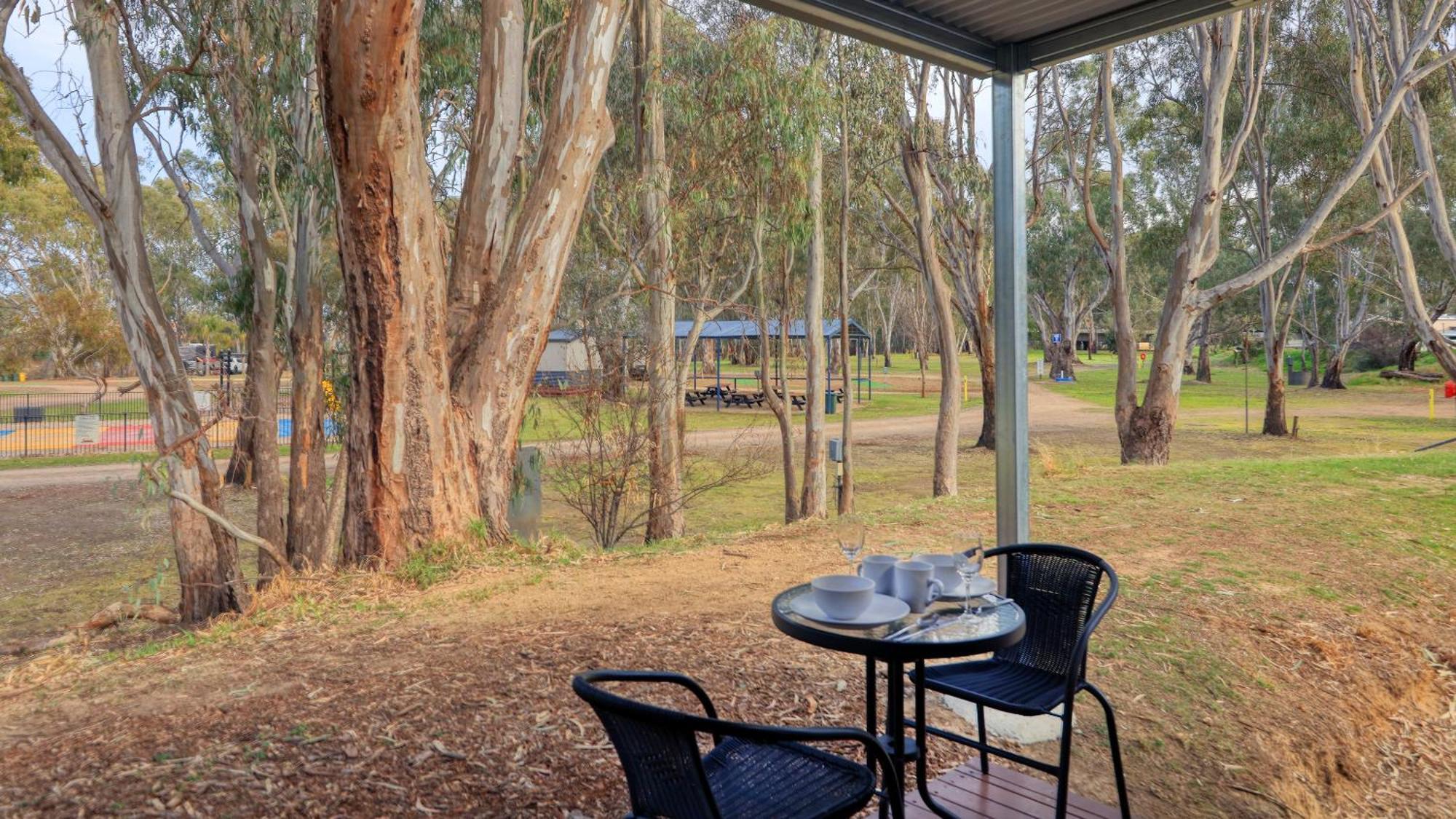 Deniliquin Riverside Caravan Park Buitenkant foto