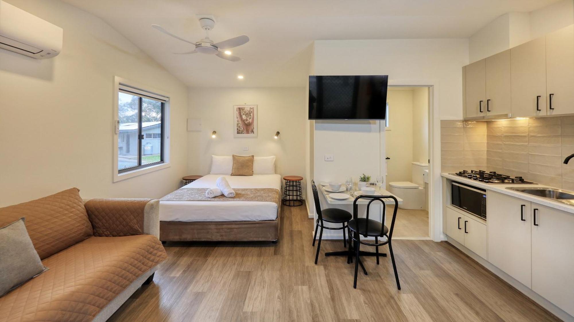 Deniliquin Riverside Caravan Park Buitenkant foto