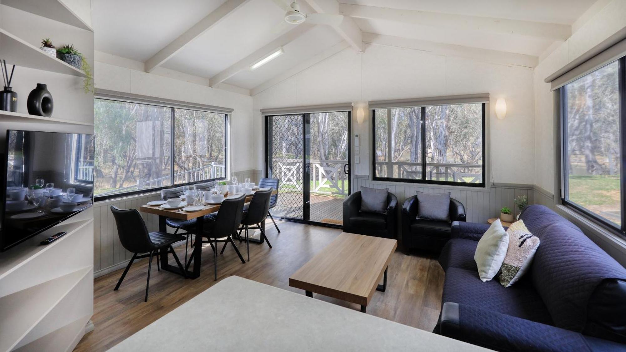Deniliquin Riverside Caravan Park Buitenkant foto