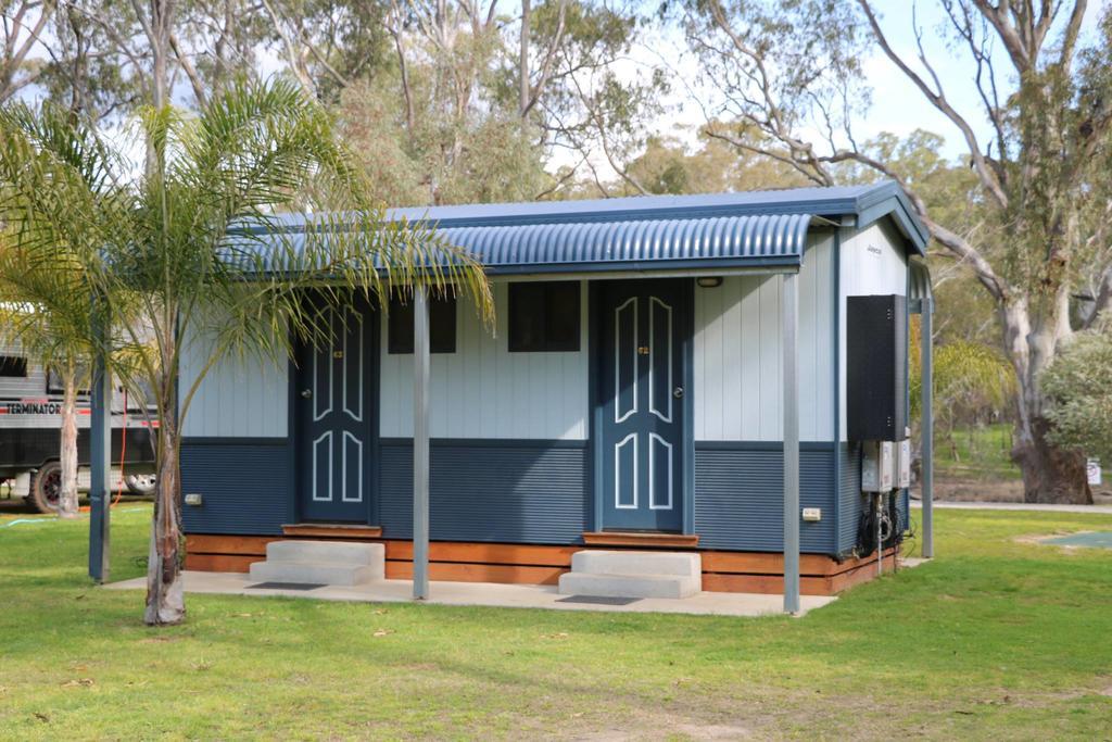Deniliquin Riverside Caravan Park Buitenkant foto